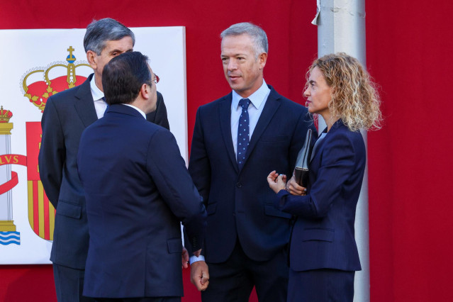 Archivo - (I-D) El ministro de Asuntos Exteriores, Unión Europea y Cooperación, José Manuel Albares; el presidente del Tribunal Constitucional, Pedro González-Trevijano; el presidente del Senado, Ander Gil y la presidenta del Congreso, Meritxell Batet, du