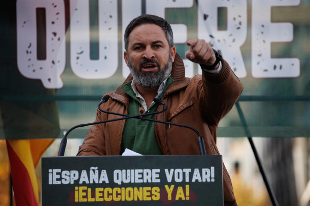 El líder nacional de Vox, Santiago Abascal, interviene durante la protesta por la derogación del delito de sedición del Código Penal, a 27 de noviembre de 2022, en Madrid (España).