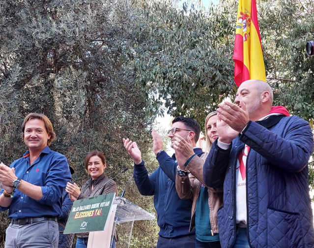 Cientos de personas piden la dimisión de Sánchez y Armengol en Palma, convocados por Vox