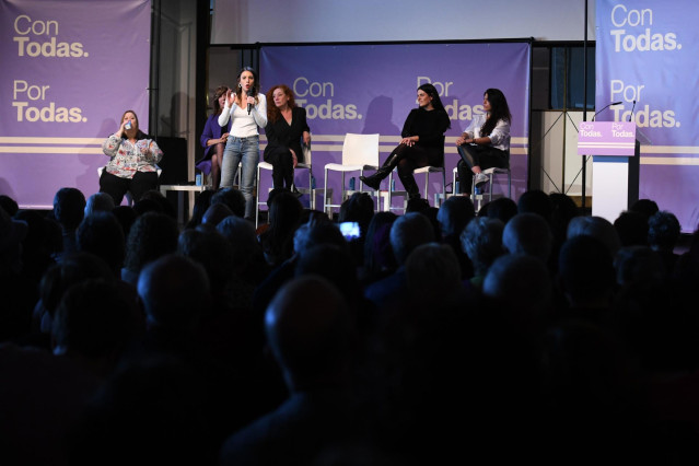 La ministra de Igualdad, Irene Montero, interviene en el acto 'Con todas, por todas’, a 26 de noviembre de 2022, en Madrid (España).