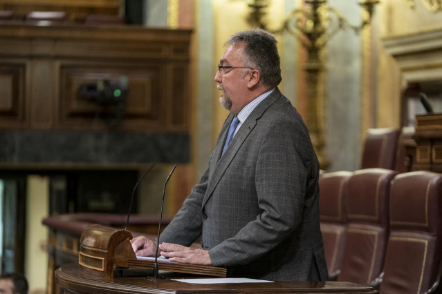 Archivo - El diputado de Foro Asturias, Isidro Manuel Martínez Oblanca, interviene durante una sesión plenaria, en el Congreso de los Diputados, a 4 de octubre de 2022, en Madrid (España). Durante el pleno, se ha debatido y votado una proposición de ley i