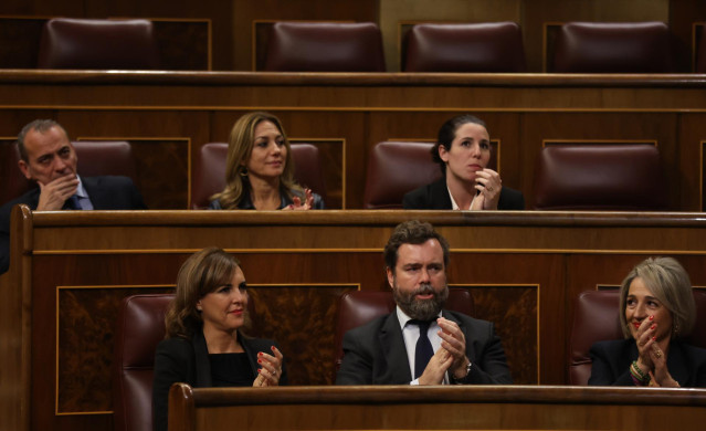 La portavoz adjunta en el Congreso de los Diputados de Vox, Patricia Rueda (1i), y el portavoz de Vox en el Congreso de los Diputados, Iván Espinosa de los Monteros