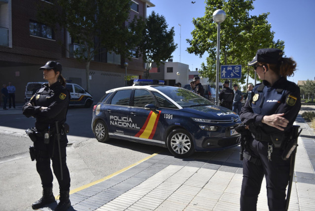 Archivo - Agentes de Policía Nacional en un operativo contra amaños en el fútbol