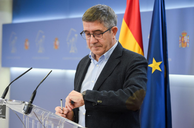 El portavoz del PSOE en el Congreso, Patxi López, en una rueda prensa