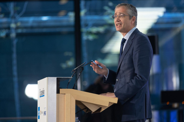 El gobernador del Banco de España, Pablo Hernández de Cos, clausura la primera jornada del XIII Encuentro Financiero, en el Auditorio Rafael del Pino, a 28 de noviembre de 2022, en Madrid (España). Organizado por Expansión, la primera jornada ha tratado d