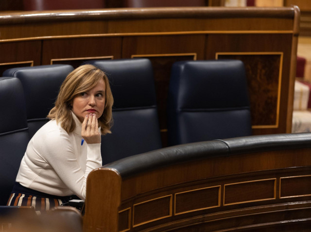 La ministra de Educación y portavoz de la dirección del PSOE, Pilar Alegría, en una sesión plenaria en el Congreso de los Diputados.