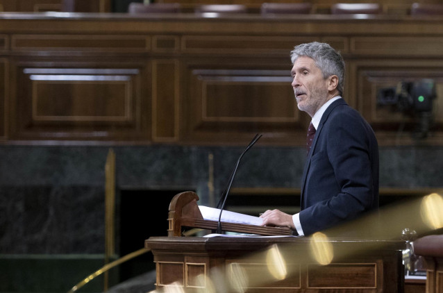El ministro del Interior, Fernando Grande-Marlaska, interviene durante una sesión plenaria en el Congreso de los Diputados, a 22 de noviembre de 2022, en Madrid (España).