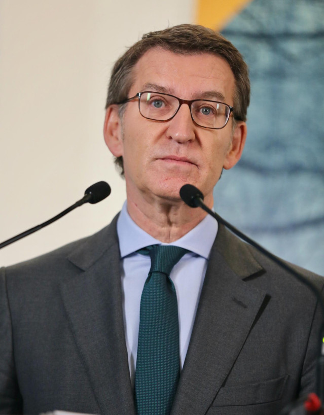 El presidente del Partido Popular (PP), Alberto Núñez Feijóo, interviene durante el acto en el que recibe el Premio al Mejor Político, otorgado por la revista Cambio 16, en el Westin Palace, a 30 de noviembre de 2022, en Madrid (España). Los Premios Cambi