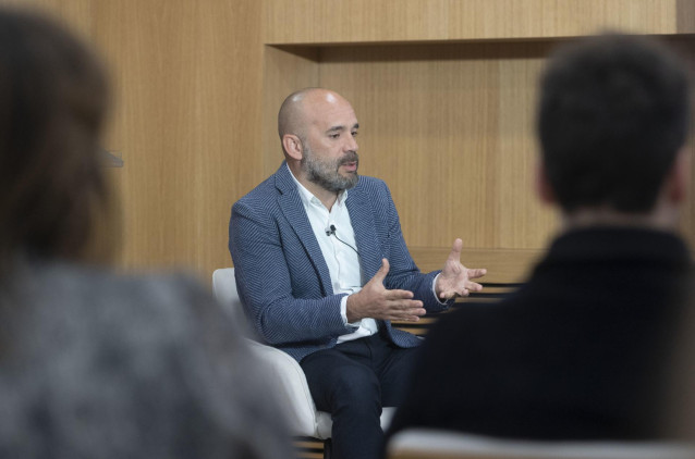 El director de estrategia de inversión en ING España, Paco Quintana, interviene durante un desayuno informativo de Europa Press con ING, en Meeting Place, a 30 de noviembre de 2022, en Madrid (España).