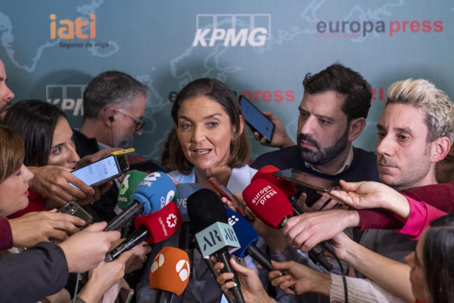 La ministra de Industria, Comercio y Turismo, Reyes Maroto, ofrece declaraciones a los medios durante la I Jornada de Turismo de Europa Press, a 14 de noviembre de 2022, en Madrid (España).