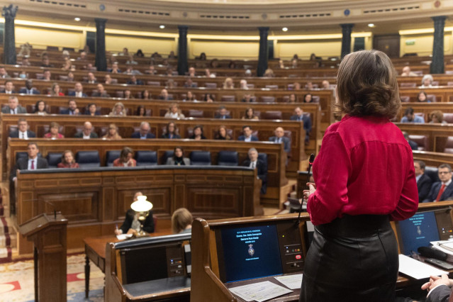 La portavoz parlamentaria del PP en el Congreso, Cuca Gamarra, interviene durante una sesión plenaria en el Congreso de los Diputados, a 30 de noviembre de 2022, en Madrid (España).