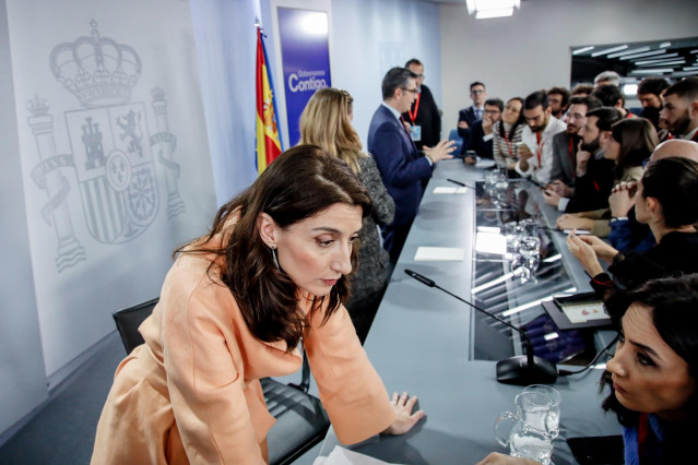 La ministra de Justicia, Pilar Llop, a su salida de una rueda de prensa posterior al Consejo de Ministros, en el Palacio de La Moncloa, a 29 de noviembre de 2022, en Madrid (España). La ministra Portavoz, Isabel Rodríguez; la ministra de Justicia, Pilar L