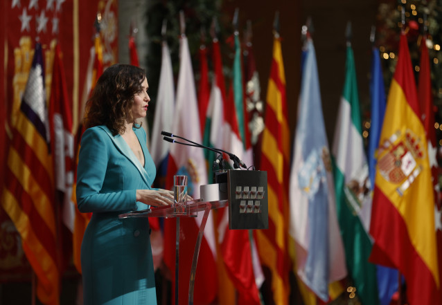 Archivo - La presidenta de la Comunidad de Madrid, Isabel Díaz Ayuso, preside los actos conmemorativos del 43º aniversario de la Constitución Española, en la Puerta del Sol, a 3 de diciembre de 2021. Archivo.