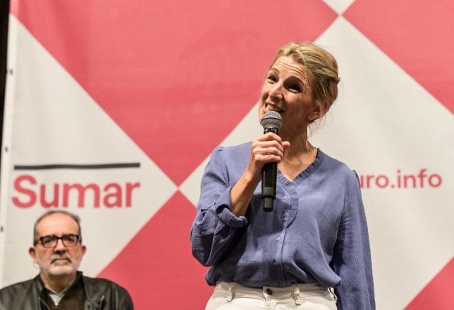 La vicepresidenta segunda del Gobierno y ministra de Trabajo y Economía Social, Yolanda Díaz, interviene durante el acto de escucha de su proyecto político, Sumar,  en el Palacio de la Ópera de A Coruña, a 2 de diciembre de 2022, A Coruña (Galicia).