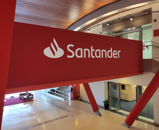 Archivo - Logo de Banco Santander