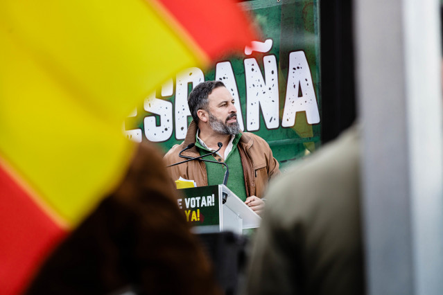 El líder nacional de Vox, Santiago Abascal, interviene durante un acto de protesta, organizada por su formación, por la derogación del delito de sedición del Código Penal, a 27 de noviembre de 2022, en Madrid (España).