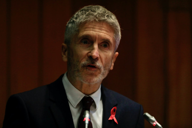 El ministro del Interior, Fernando Grande-Marlaska, durante el acto ‘4 años de Pacto Social por la no Discriminación y la Igualdad de Trato Asociada al VIH’, en el Ministerio de Sanidad, a 1 de diciembre de 2022, en Madrid (España).