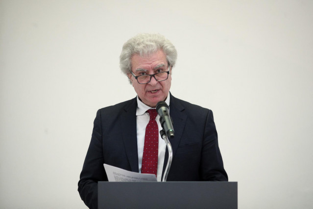 Archivo - El escritor y exministro de Cultura, César Antonio Molina durante su intervención en el manifiesto promovido por la plataforma `La España que reúne´ contra el acuerdo PSOE-Podemos en la sede de la Fundación Diario Madrid, en 2019.