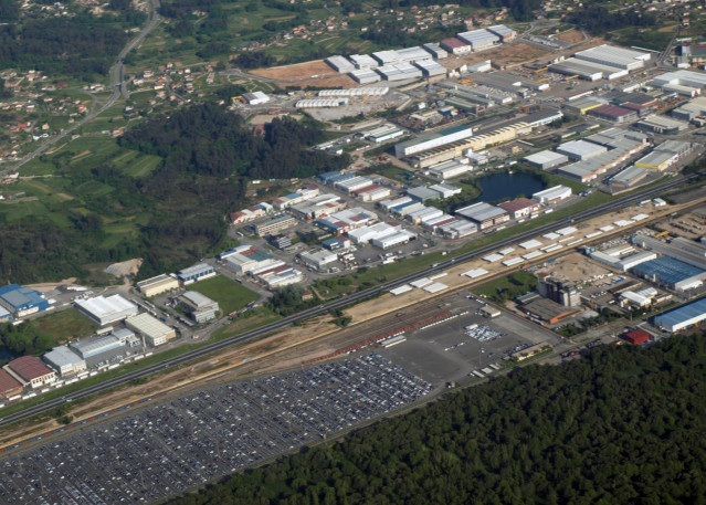 Archivo - El consumo eléctrico en la industria se reduce un 10%