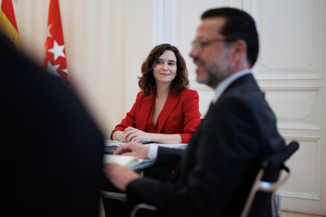 Archivo - La presidenta de la Comunidad de Madrid, Isabel Díaz Ayuso, durante una reunión con la vicepresidenta primera y ministra de Asuntos Económicos y Transformación Digital, en la Real Casa de Correos, a 28 de septiembre de 2022, en Madrid (España).