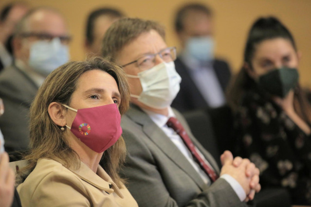 Archivo - La ministra para la Transición Ecológica y el Reto Demográfico, Teresa Ribera, y el president de la Generalitat, Ximo Puig, en una imagen de archivo