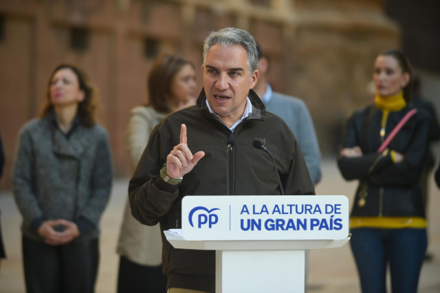 El coordinador general del PP, Elías Bendodo, en rueda de prensa