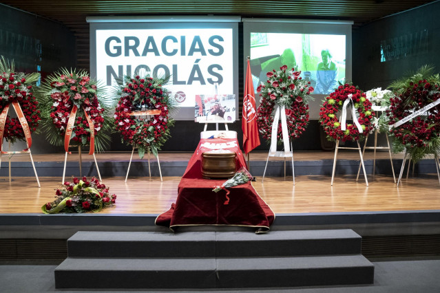 Los restos mortales del ex secretario general de UGT Nicolás Redondo en la capilla ardiente instalada en la sede de UGT, a 4 de enero de 2023, en Madrid (España).