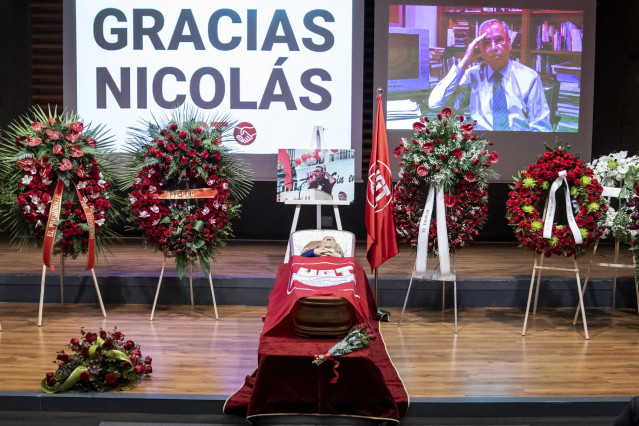 Los restos mortales del ex secretario general de UGT Nicolás Redondo en la capilla ardiente instalada en la sede de UGT, a 4 de enero de 2023, en Madrid (España).