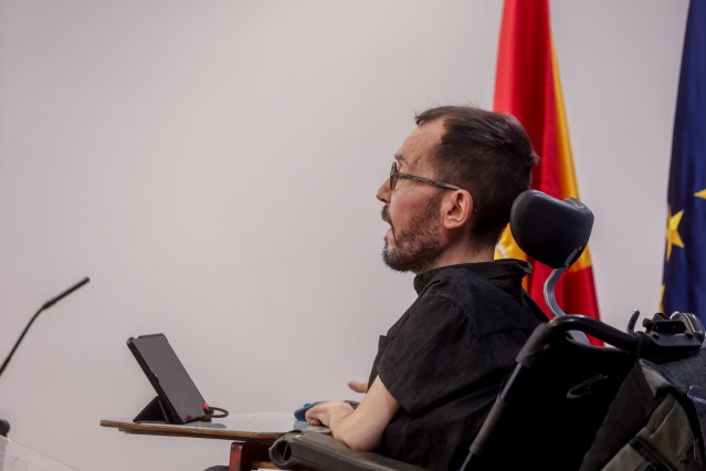 Archivo - El portavoz de Unidas Podemos en el Congreso, Pablo Echenique, en una rueda de prensa en el Congreso.