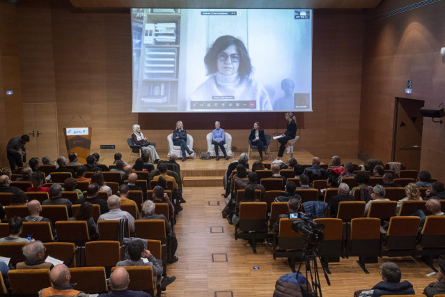 Mesa redonda organizada por la red ciudadana Sare