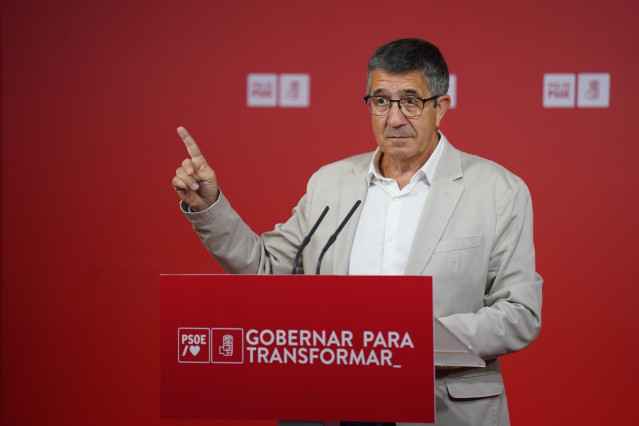 Archivo - El portavoz del PSOE en el Congreso de los Diputados, Patxi Löpez, en una rueda de prensa en Bilbao
