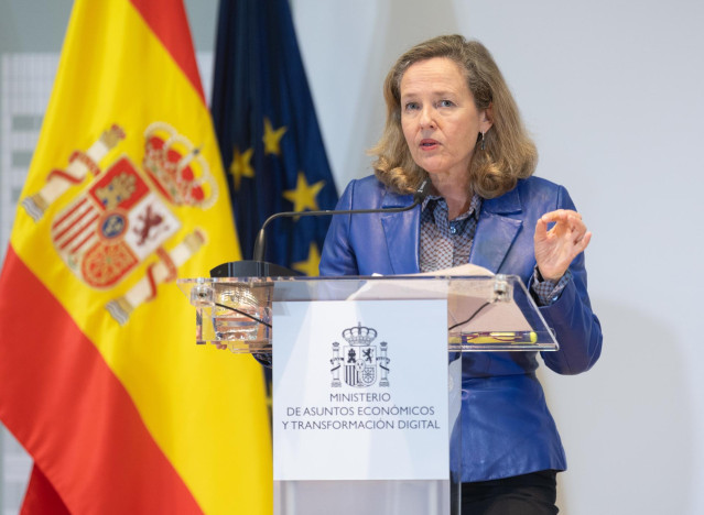 La vicepresidenta primera y ministra de Asuntos Económicos y Transformación Digital, Nadia Calviño, comparece tras su reunión con el comisario europeo de Mercado Interior, en la sede del Ministerio, a 9 de enero de 2023, en Madrid (España).