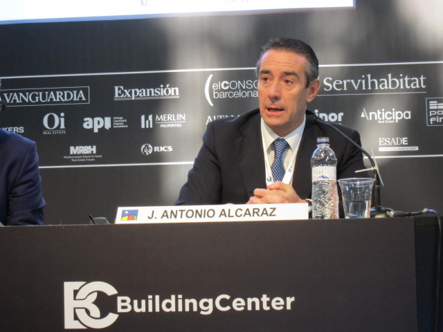 Archivo - El director general de CaixaBank, Juan Antonio Alcaraz, en una imagen de archivo.