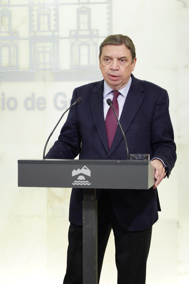 El ministro de Agricultura, Pesca y Alimentación, Luis Planas, ofrece una rueda de tras mantener durante una reunión de trabajo con miembros del Gobierno de La Rioja, en el Gobierno de La Rioja, a 11 de enero de 2023, en Logroño, La Rioja (España). Durant
