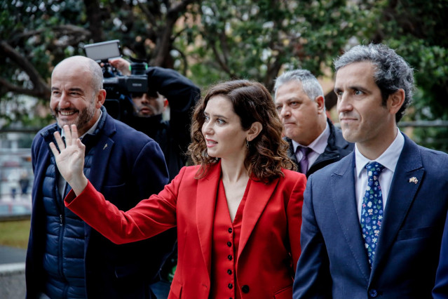La presidenta de la Comunidad de Madrid, Isabel Díaz Ayuso, preside la reunión del Consejo de Gobierno, en el Ayuntamiento de Alcobendas, a 11 de enero de 2023, en Alcobendas, Madrid (España).