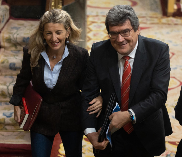 La vicepresidenta segunda y ministra de Trabajo y Economía Social, Yolanda Díaz y el ministro de Inclusión, Seguridad Social y Migraciones, José Luis Escrivá