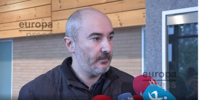 Archivo - El vicepresidente de 'Siempre Don Benito', Francisco Javier Sánchez, atiende a los medios