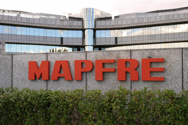 Archivo - Fachada de un edificio de Mapfre.