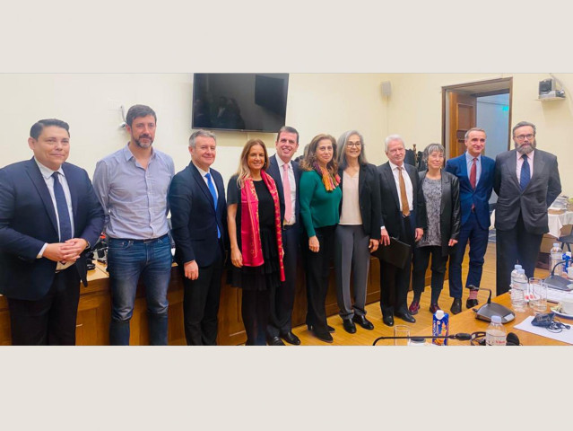La delegación de la Comisión Mixta para la Unión Europea.