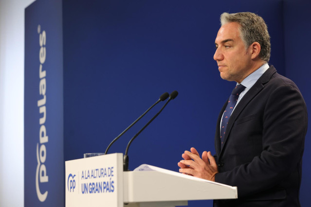 El coordinador general y director de campaña del Partido Popular (PP), Elías Bendodo, comparece en rueda de prensa tras la reunión del Equipo de Campaña para las próximas Elecciones Municipales y Autonómicas del 28 de mayo, en la sede del PP, a 12 de ener
