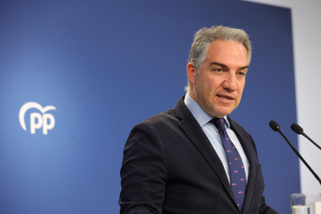 El coordinador general y director de campaña del Partido Popular (PP), Elías Bendodo, comparece en rueda de prensa tras la reunión del Equipo de Campaña para las próximas Elecciones Municipales y Autonómicas del 28 de mayo, en la sede del PP, a 12 de ener