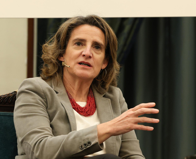La vicepresidenta tercera y ministra para la Transición Ecológica y el Reto Demográfico, Teresa Ribera, participa en un desayuno informativo, en el Hotel Intercontinental, a 12 de enero de 2023, en Madrid (España).