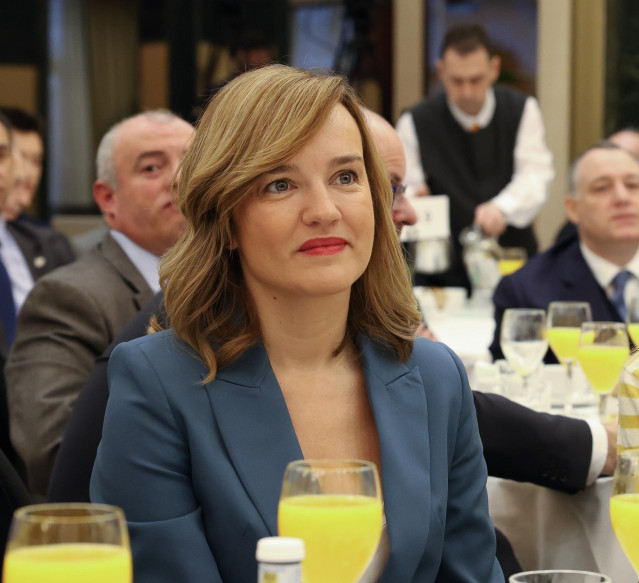 La ministra de Educación y Formación Profesional, Pilar Alegría, participa en un desayuno informativo, en el Hotel Intercontinental, a 12 de enero de 2023, en Madrid (España). El desayuno es organizado por el Club Diálogos para la Democracia bajo el títul