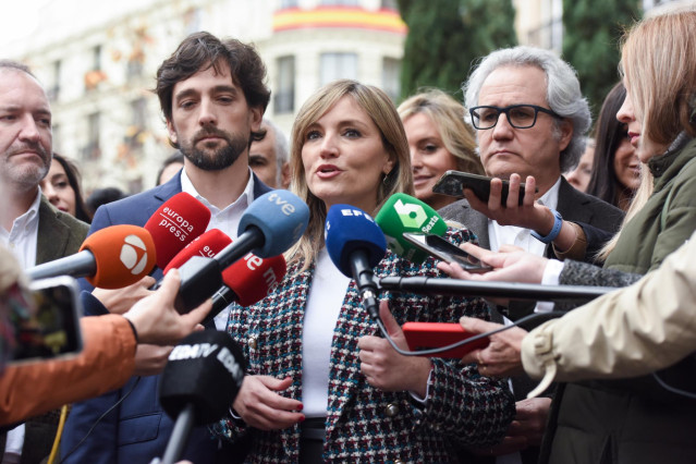 La coordinadora autonómica de Ciudadanos y portavoz del Grupo Parlamentario, Patricia Guasp, atiende a medios a su llegada a la presentación de la candidatura a las Primarias de Ciudadanos (Cs) ante la VI Asamblea General del partido, en la Plaza de las C