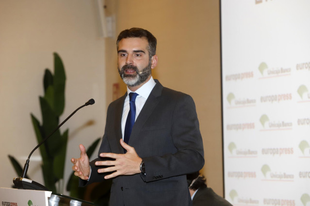 El consejero de Sostenibilidad, Medio Ambiente y Economía Azul y portavoz del Gobierno andaluz, Ramón Fernández-Pacheco, participa en un desayuno informativo organizado por Europa Press Andalucía en colaboración con Unicaja Banco a 13 de enero del 2023 en