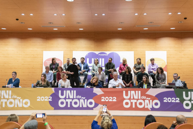 Archivo - Miembros del grupo político Podemos aplauden en la inauguración de la ‘Universidad de Otoño’ en la Facultad de Ciencias Políticas de la UCM, a 4 de noviembre de 2022, en Madrid (España).