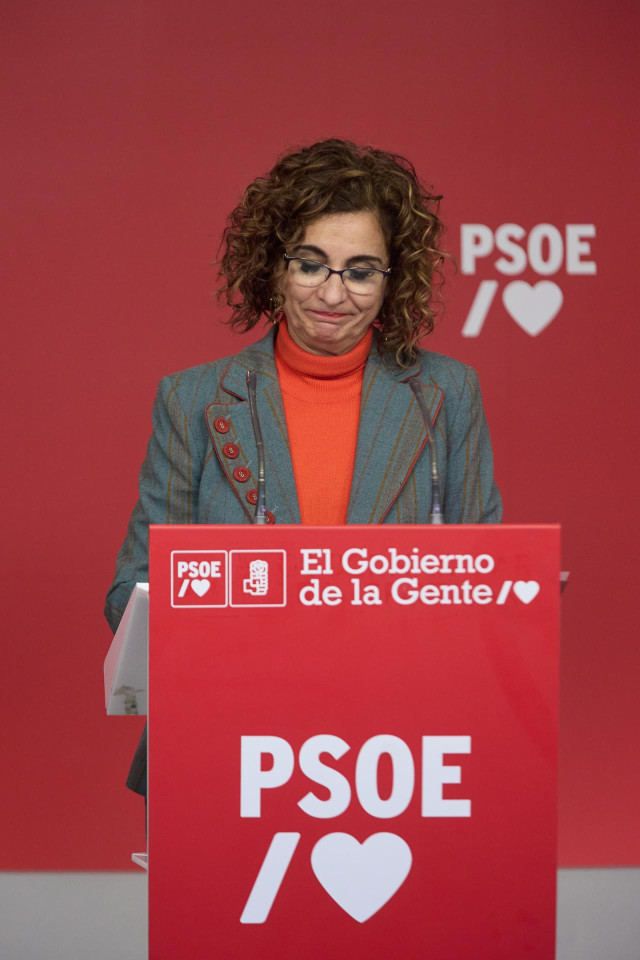 La vicesecretaria General y ministra de Hacienda y Función Pública, María Jesús Montero, comparece tras la segunda reunión del año de la Ejecutiva Federal del PSOE, en la sede del Partido Socialista, a 13 de enero de 2023, en Madrid (España). Durante la r