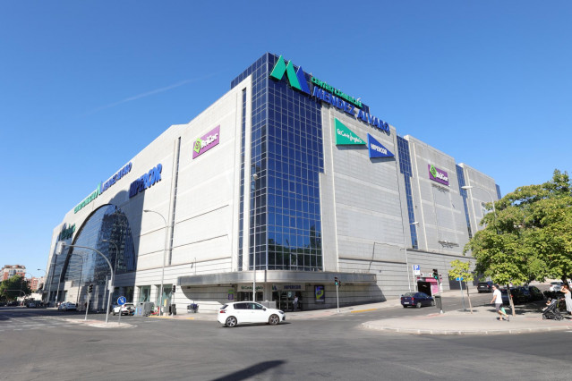 Archivo - Hipercor y El Corte Inglés Méndez Álvaro