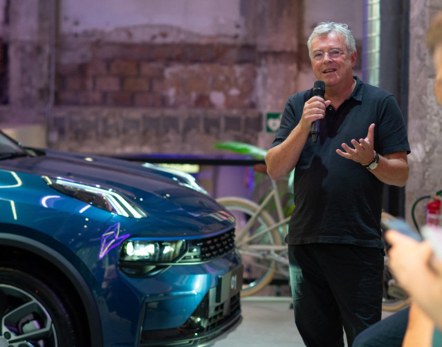 Archivo - El ceo de Lynk & Co, Alain Visser, durante la inauguración del primer Club de la compañía en Barcelona
