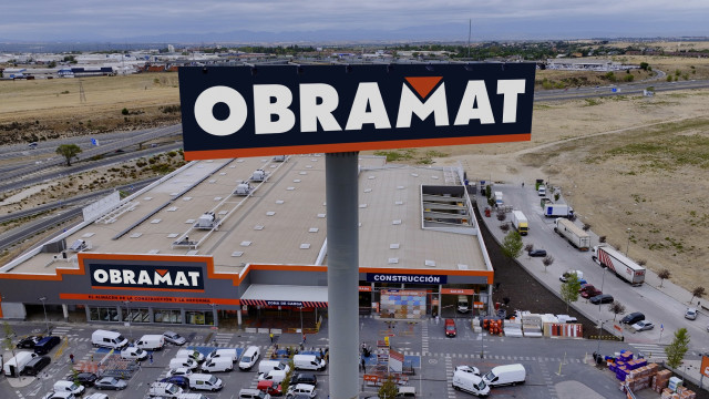 Archivo - Economía.- Bricomart, empresa de distribución de materiales para la construcción, pasa a llamarse Obramat